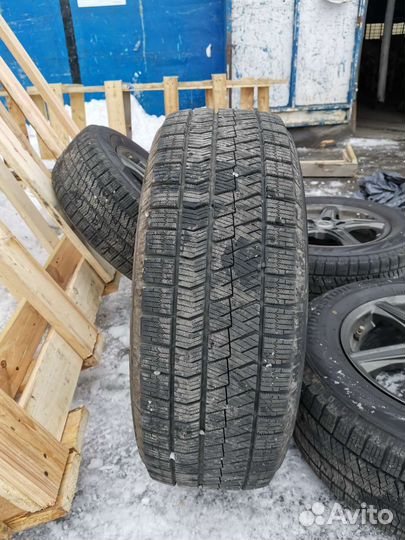 Bridgestone Blizzak VRX2 215/60 R16