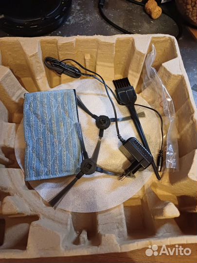 Робот пылесос Redmond rv r650