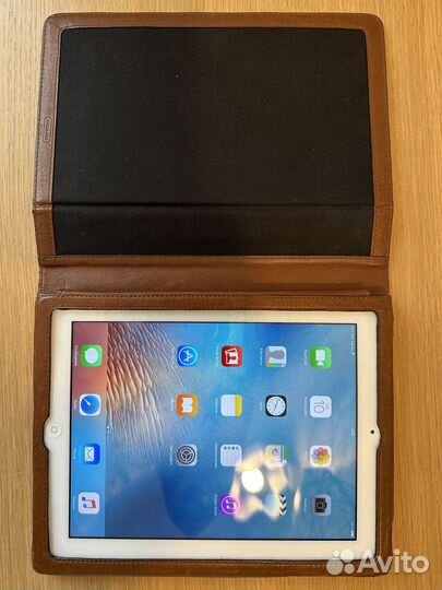 Apple iPad 3rd generation Wi-Fi + сим карта A1430