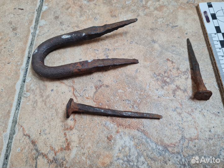 2 старинных кованных гвоздя. Завезу бесплатно