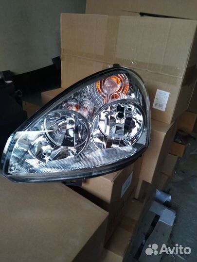 Передние фары на Лада Приора -1