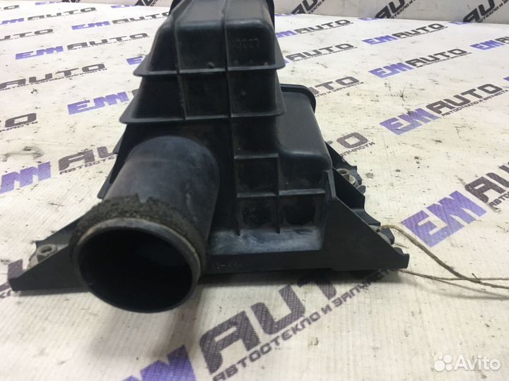 Резонатор воздушного фильтра Мазда сх-7
