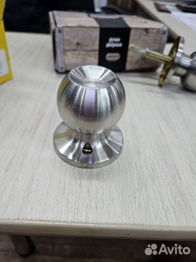 Ручка шарик с защелкой