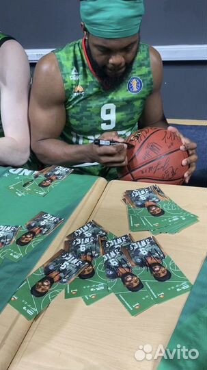 Баскетбольный мяч с автографами Уникса