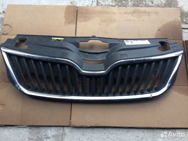 Решетка радиатора Skoda Rapid (1760)