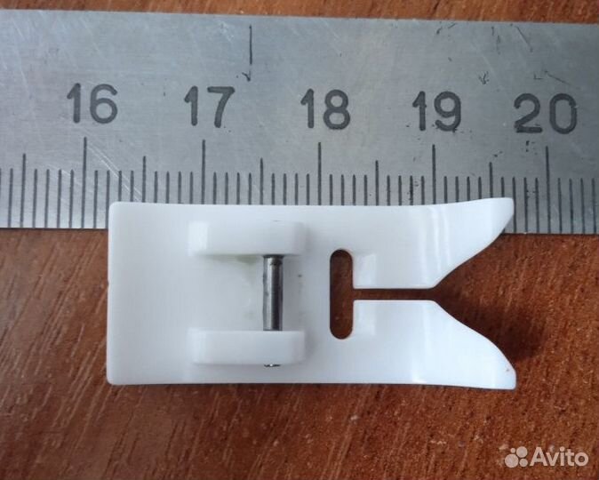 Тефлоновая лапка для бытовой швейной машинки