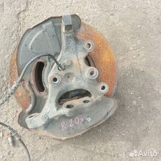 Ступица передняя правая Mercedes-Benz С W203 2002