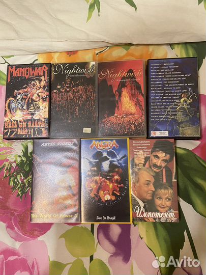 Коллекция видеокассет и аудиокассет