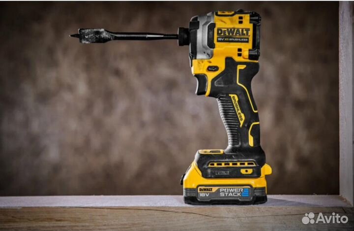 Дрель-шуруповерт аккумуляторная DeWalt DCF850