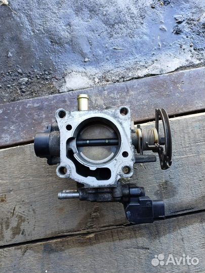 Дросленная заслонка на Rav 4 2004 год