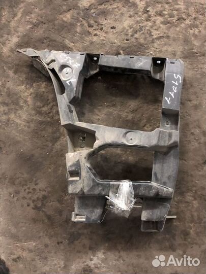 Кронштейн крепления бампера Citroen C5 2008