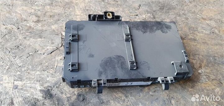 Блок предохранителей задний Opel Astra H sedan 20