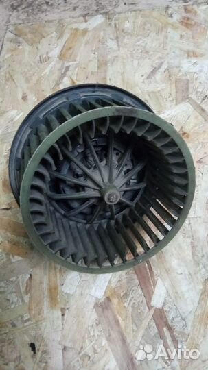 Вентилятор отопителя печки 893819021 Audi 80