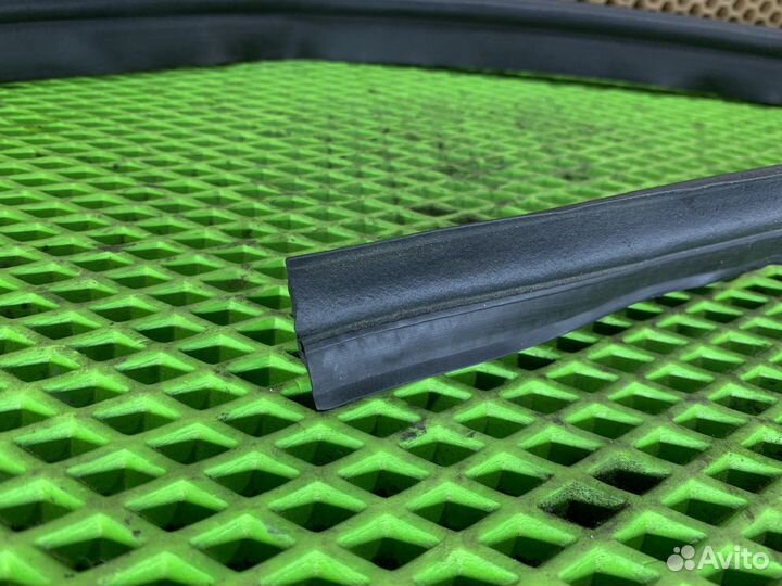 Уплотнительная резинка жабо Mercedes-Benz