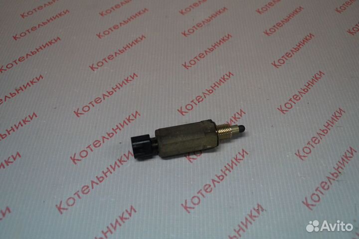 Nissan 16176-73C00 Клапан