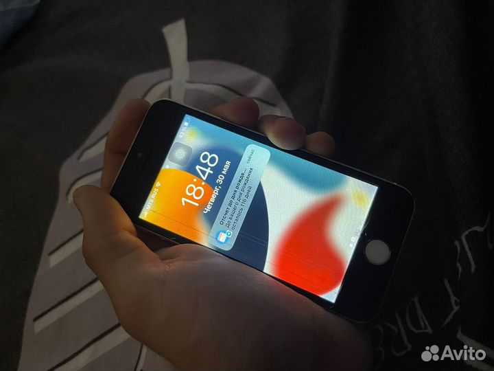 iPhone SE, 32 ГБ