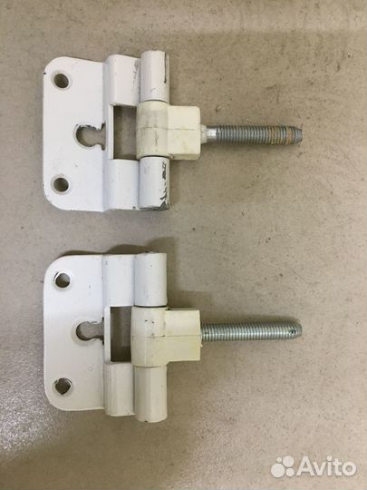 Дверь межкомнатная с ручкой замком петли наличники