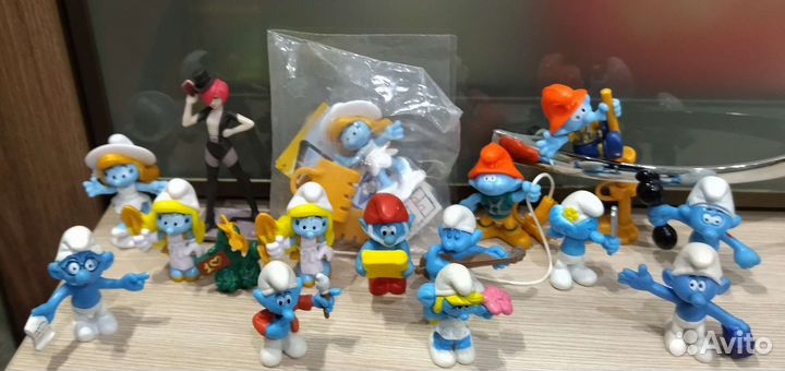 Киндер Марвел 2022 серия, леди баг, смур и штучки