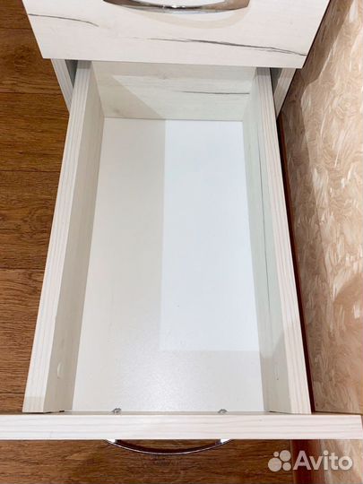 Маникюрный стол