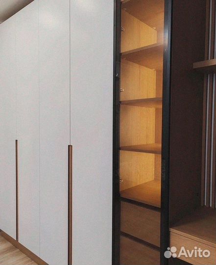 Шкаф распашной угловой на заказ