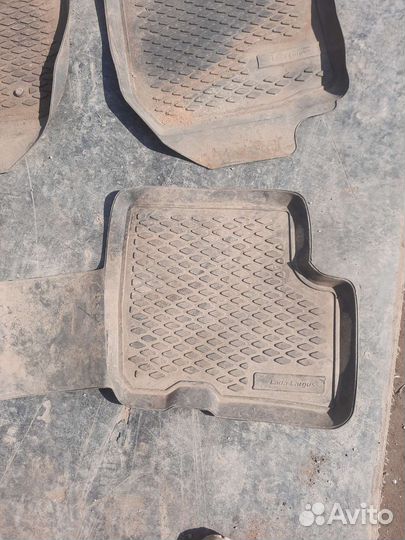 Коврики на LADA largus