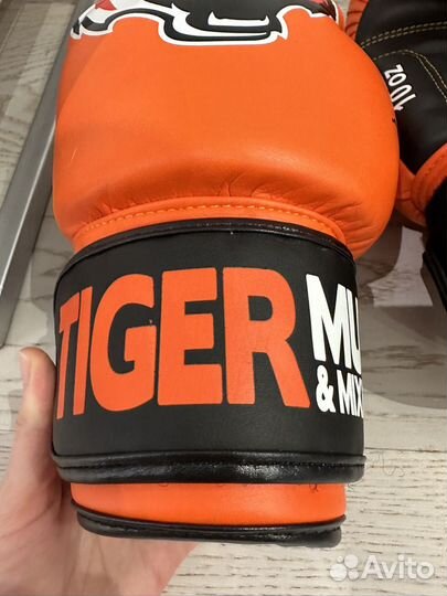 Боксерские перчатки tiger muay thai 10 oz