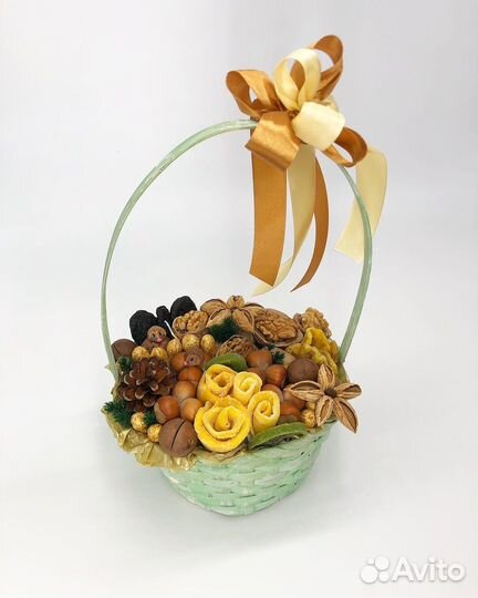 Букет из орехов