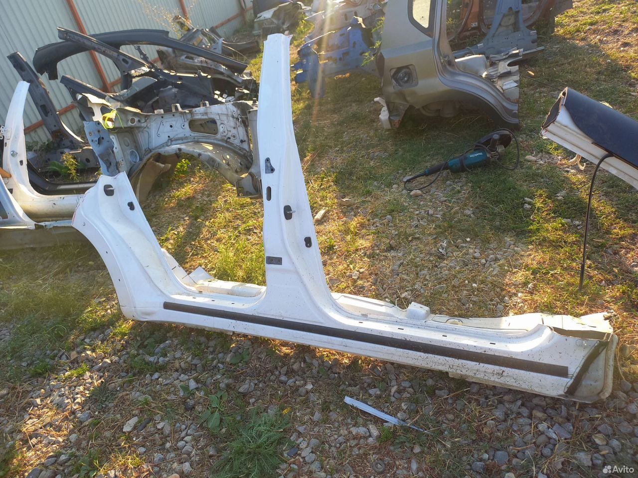 Порог правый стойка центральная Инфинити QX80 Z62