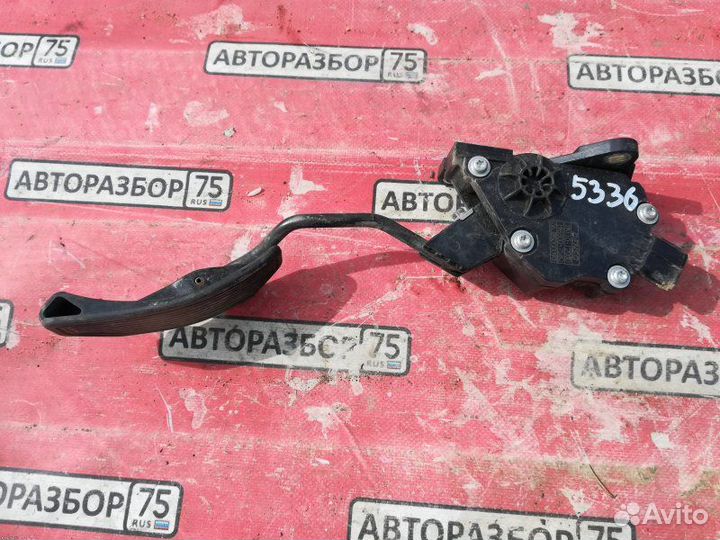 Педаль газа Toyota Auris NZE151H