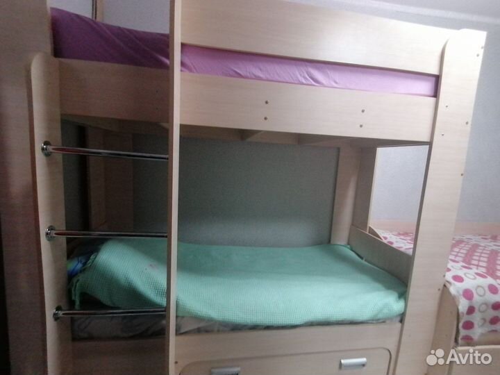 Кровать двухьярусная