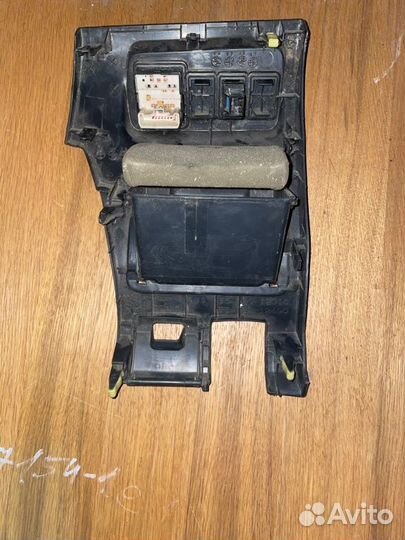 Накладка торпеды в сборе левая Toyota Corolla