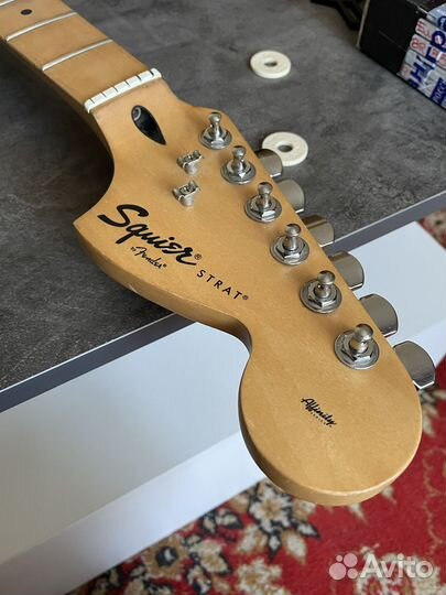 Электрогитара squier fender hello kitty