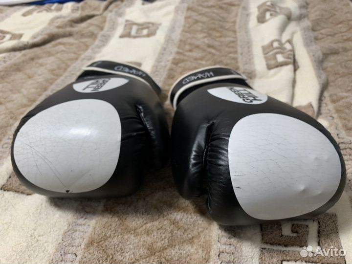 Боксерские перчатки