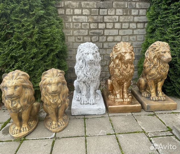 Лев из бетона