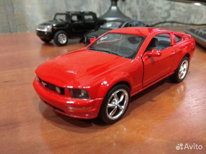 Модельные металлические машинки новые