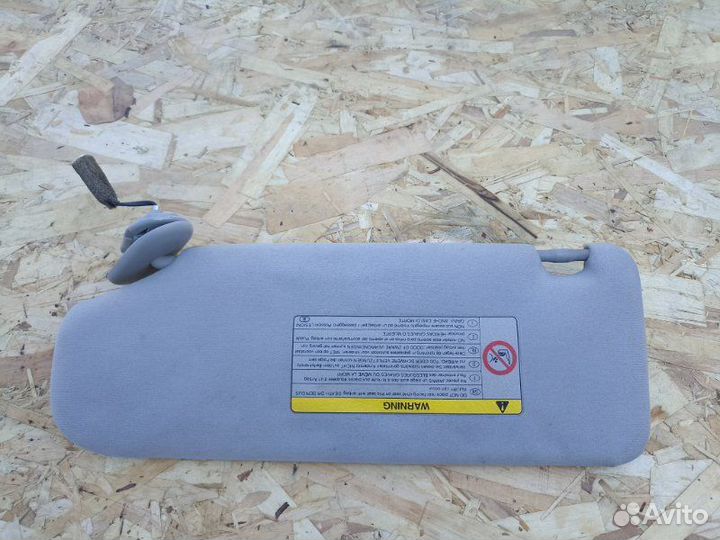 Козырек солнцезащитный правый Toyota Avensis