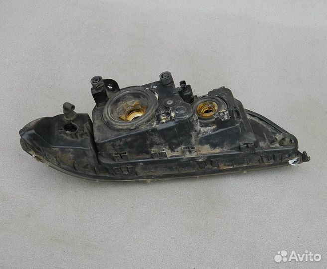 Фара левая BMW 5 E39 hella (дефект)