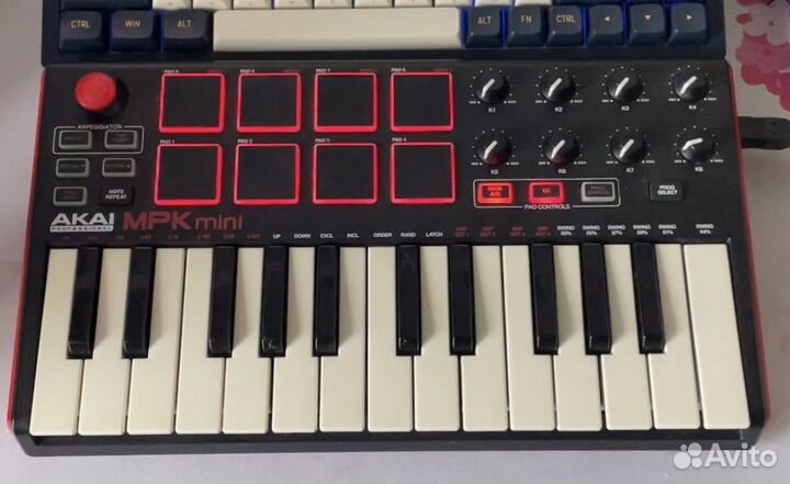 Мидиклавиатура Akai mpk mini