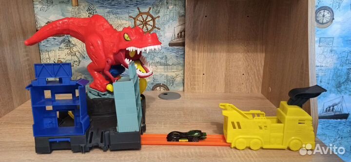 Hot wheels динозавр тирекс