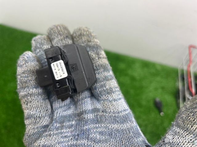 Кнопка стеклоподъемника Renault Logan 2 L8 K7M812