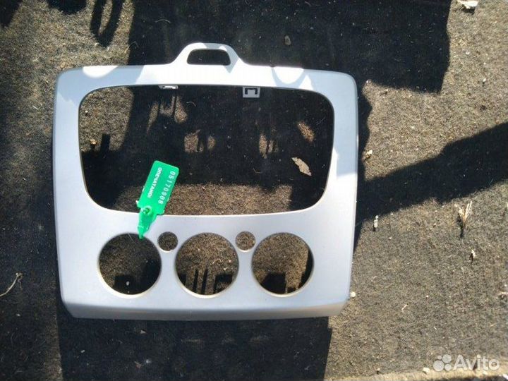 Рамка магнитолы Ford Focus 2 хечбэк 1.8 2010