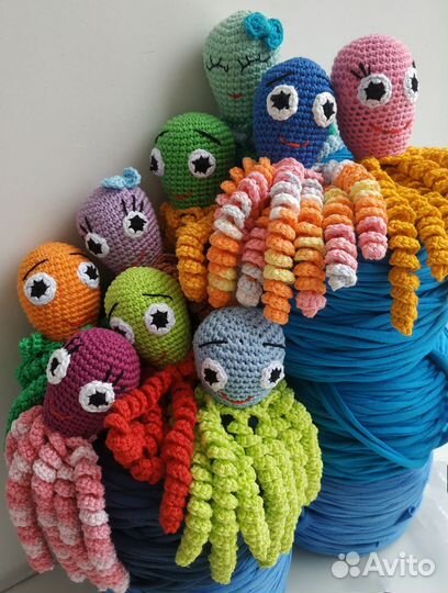 Вязаная Игрушка комфортер осьминожка малышу