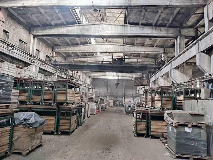 Пр-во с мостовыми кранами и Ж/Д веткой, 2600 м²