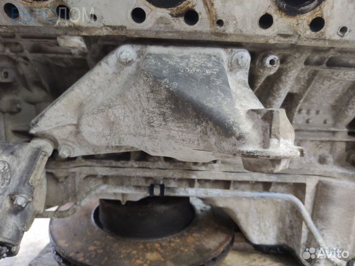 Лапа двигателя левая mercedes W212 m273