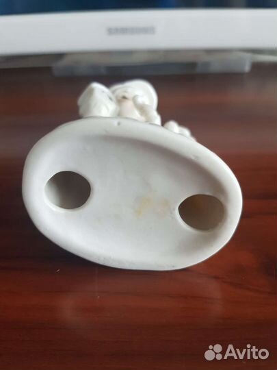 Статуэтка мальчик со скворечником фарфор