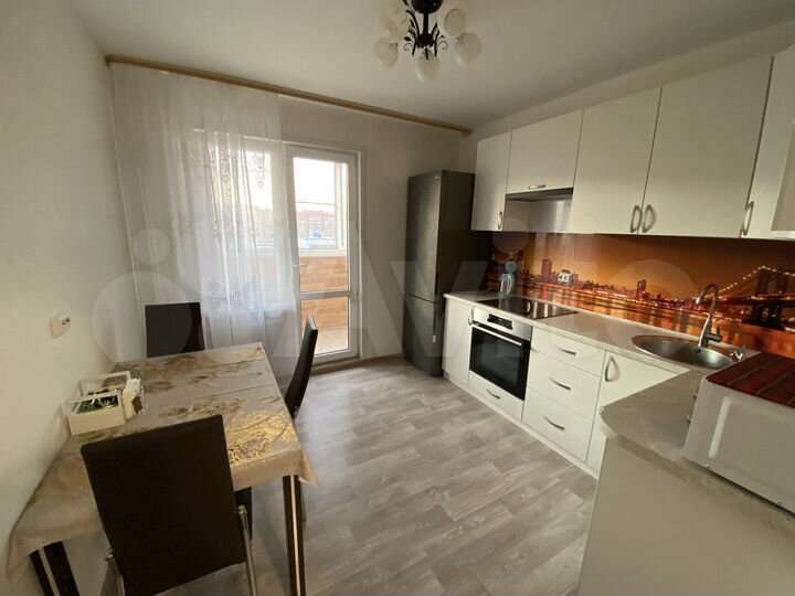 2-к. квартира, 60 м², 6/10 эт.