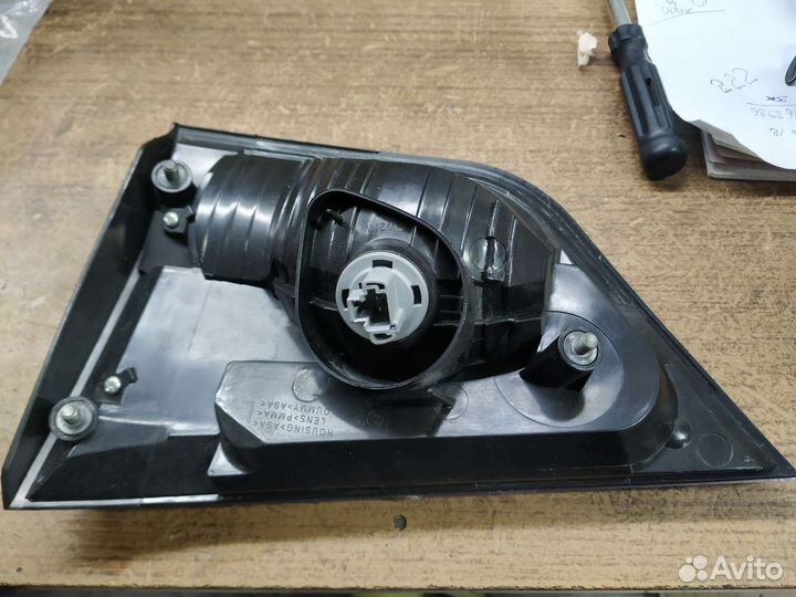 Фонарь в крышку багажника Митсубиси Аутлендер