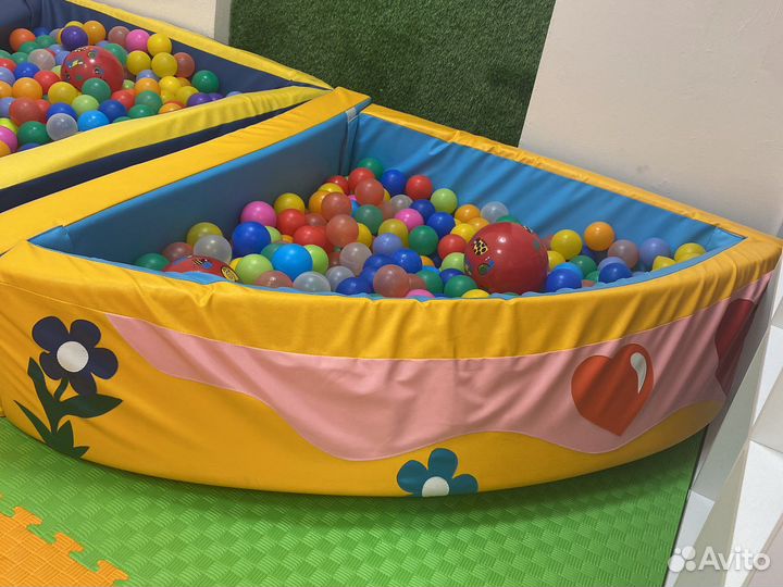 Сухой бассейн с шариками