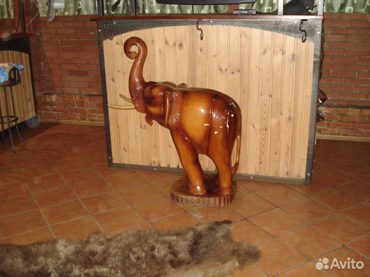 Скульптура из дерева резная 