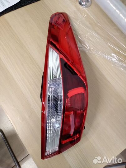 Фонарь задний наружный седан